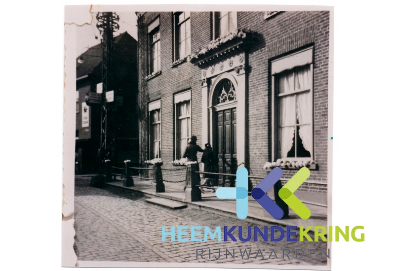 Huis Hoek te Zevenaar stamhuis van de van Nispen tot pannerden verwoest op 3 april 1945 Coll. G.B.Janssen (1)